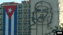 Imagen del Che Guevara en la fachada del edificio del Ministerio del Interior